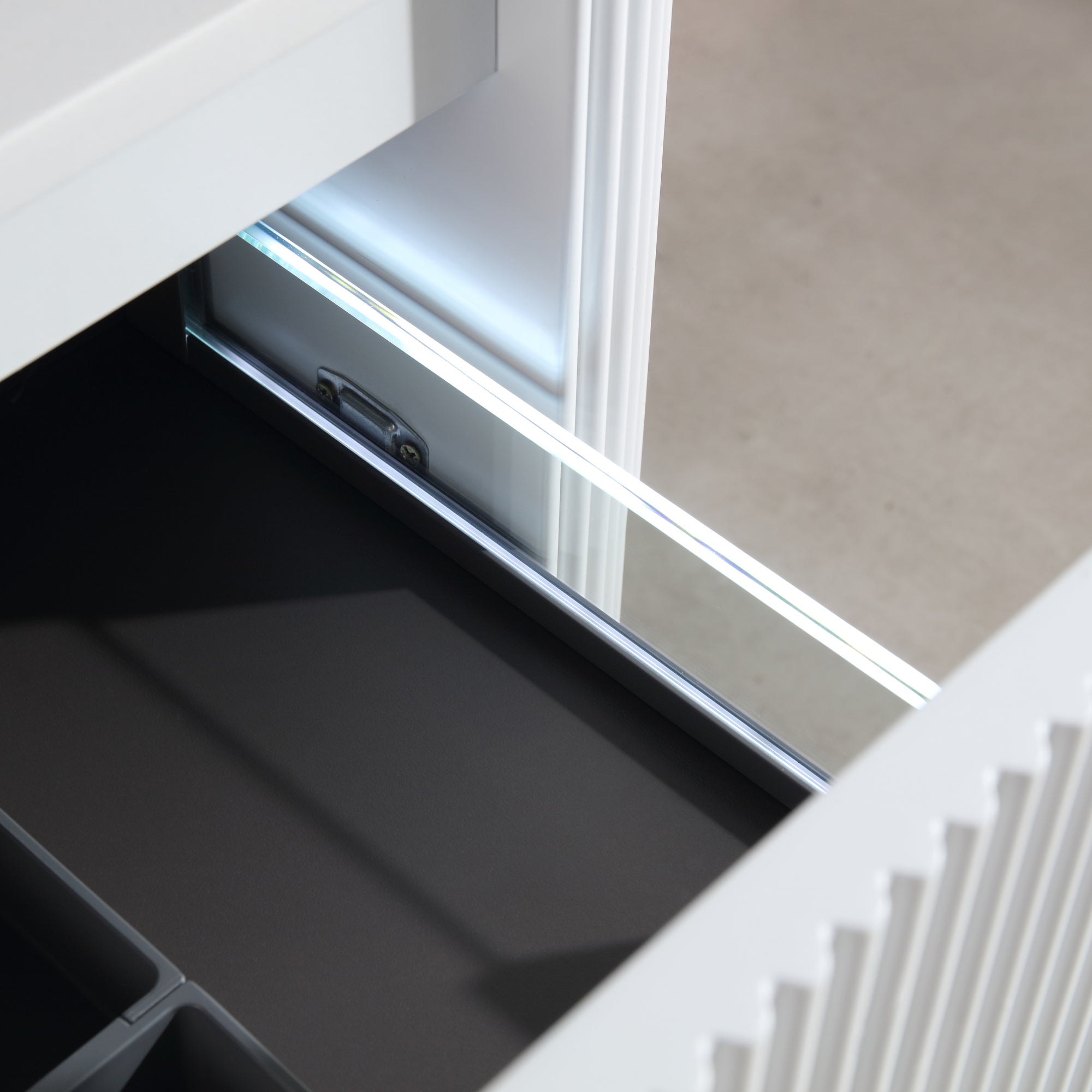 Meuble-lavabo suspendu simple Bella de 36 po blanc pur