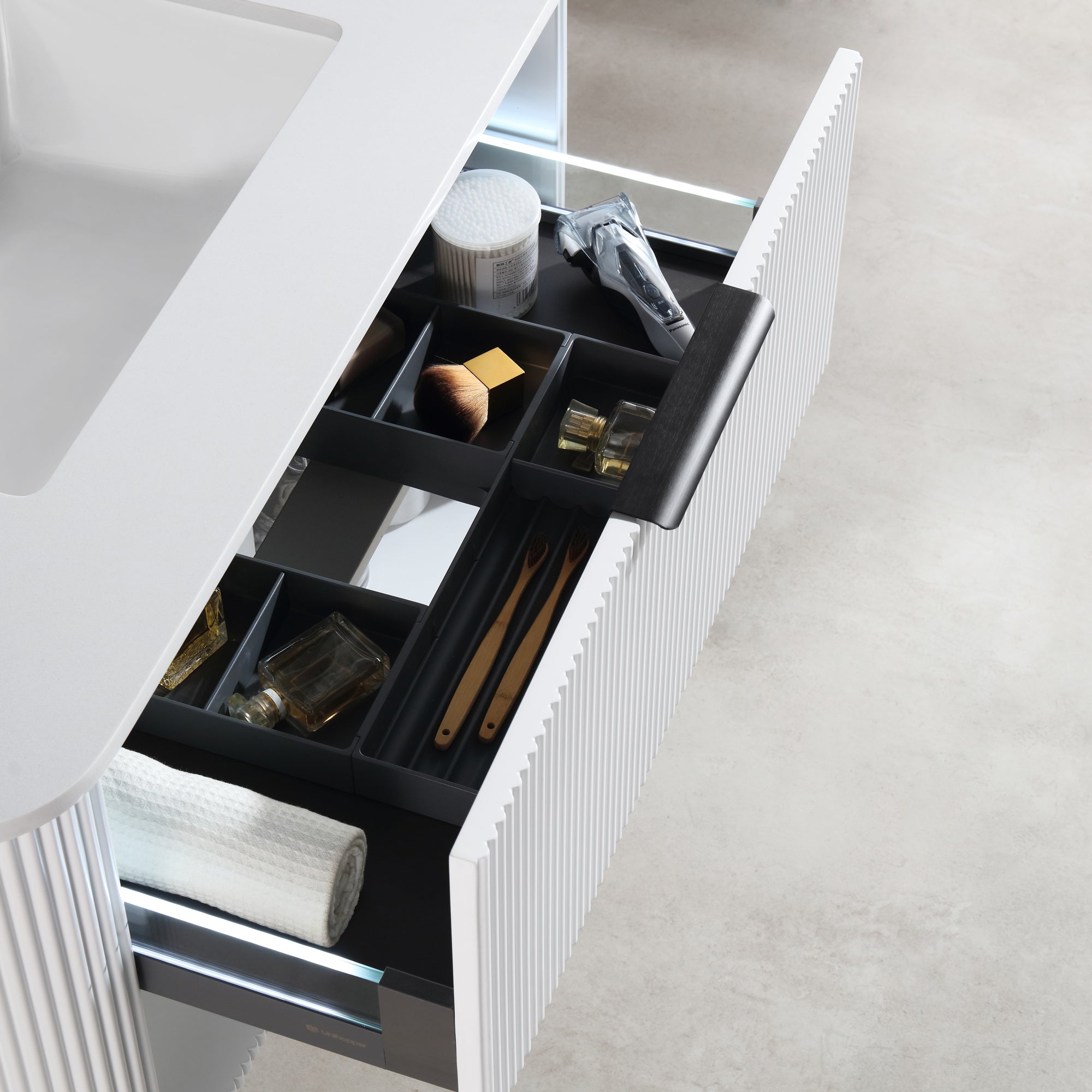 Meuble-lavabo suspendu simple Bella de 36 po blanc pur