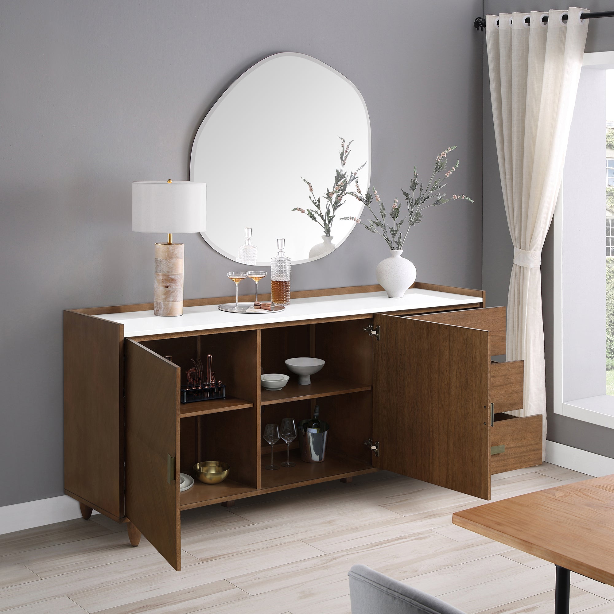 高級　白家具　LOXLEY ROWE DYLAN キャビネット　洋風 Loxley Rowe - Luxury Furniture, Accent Cabinets, Bar